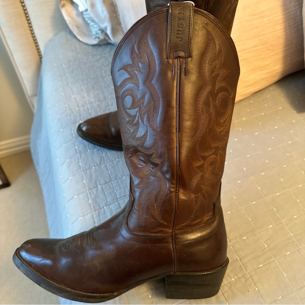Men’s Justin leather pull on western cowboy boots brown oil resisting nonslip